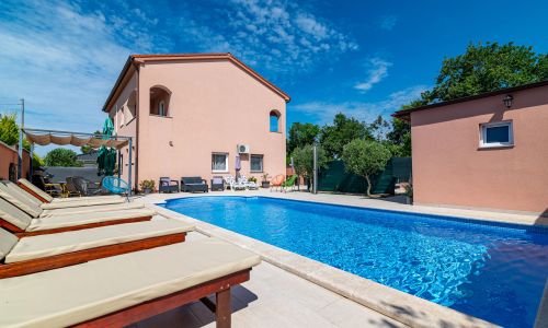 Apartmanok Családok Részére Medencével Pula - 21314