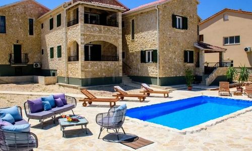 Apartmanok Családok Részére Medencével Razanac Zadar - 22306 Ražanac