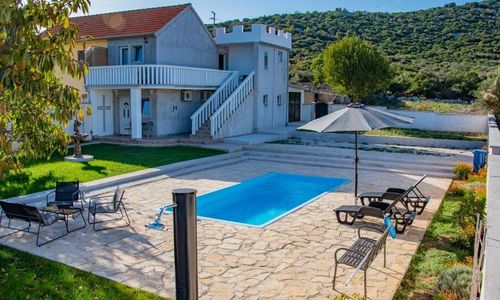 House Matan Tisno