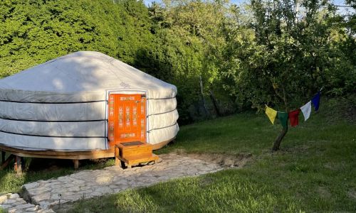 Eleven Jurta Szállás Bakonyszentlászló