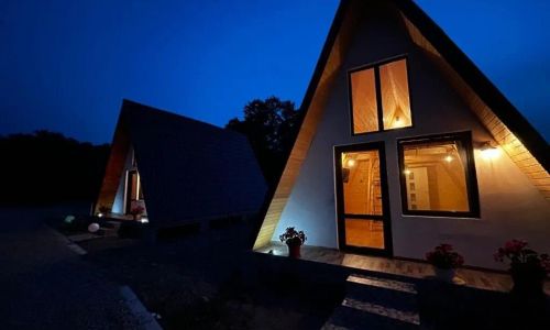 Căsuțele de la răscruce Hobița