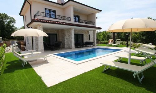 Comfortable 12 Person Villa in Malinska