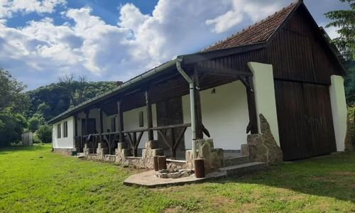 Casa de Peste Apă Peșteana