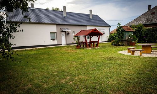 Csörnyeföld Vendégháza