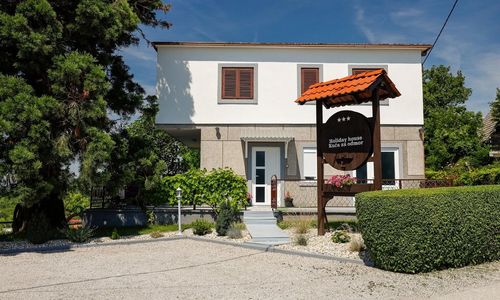 Ház Családok Részére Parkolóhellyel Jastrebarsko, Prigorje - 20705 Jastrebarsko