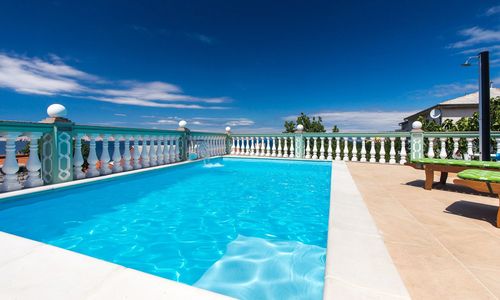 Apartmanok és Szobák Medencével Senj - 23592