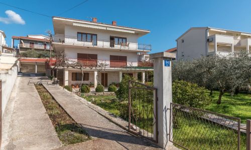 Apartment Domi Okrug Gornji