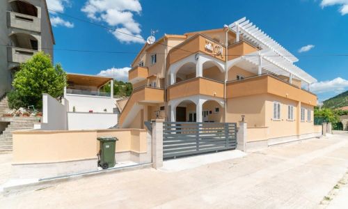 Apartments Lux 2 Marina