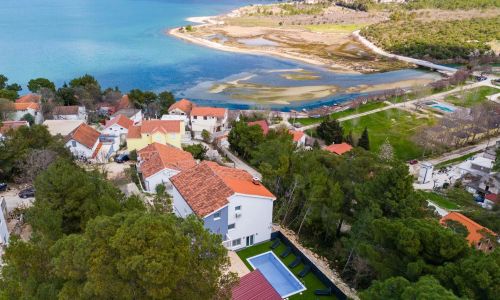 Villa Ivanovi Dvori Donji Karin