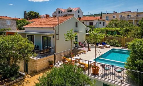Ház Családok Részére Medencével Supetar, Brac - 23813 Supetar