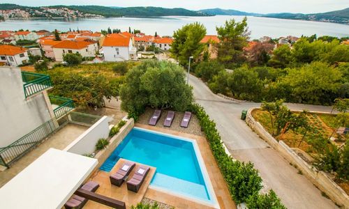 Apartments Nia Okrug Gornji