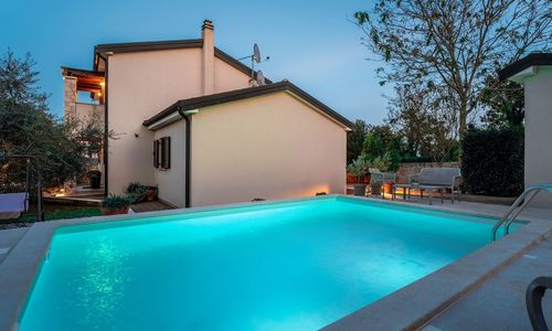 Villa Crystal s bazenom Žikovići, Višnjan
