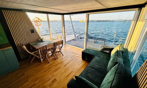 Dom Mindset Houseboats Puck