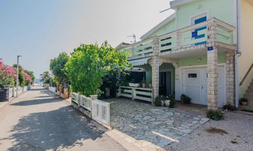 Apartment Semak Vir