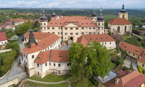 Zámek v Kostelci nad Černými lesy
