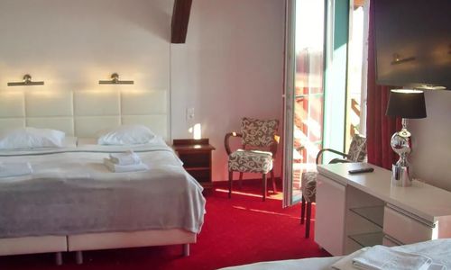 Apartament rodzinny 4-osobowy z balkonem z panoramicznym widokiem komfortowa Mazurska Chata Mikołajki