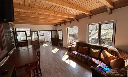 Casă de vacanță cu ciubăr  Răcătău