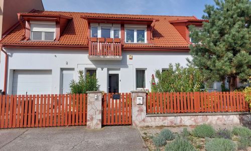 Virágos Lakás Győr