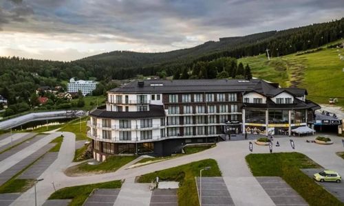 Aparthotel Czarna Perła z darmowym basenem Stronie Śląskie