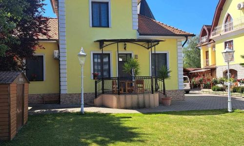 Udvaros Villa Balatonlelle