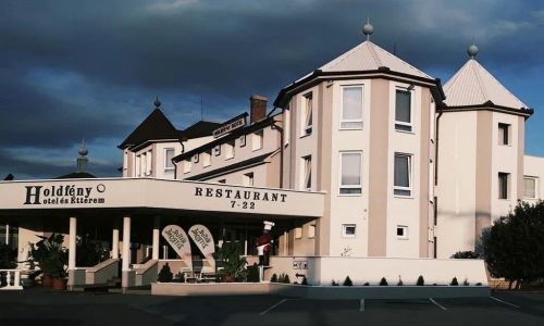 Holdfény Hotel Étterem Forró