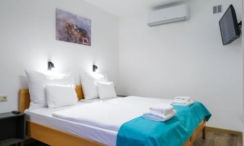 Hotel Adalbert - Boldog Meszlényi Zoltán Ház 