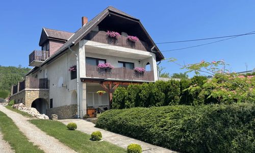 Gyöngyház Apartman Balatongyörök