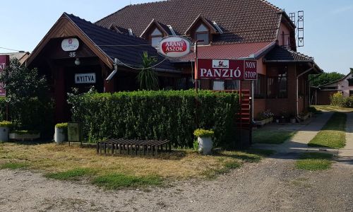 Flamingó Vendéglő és Szállás Téglás