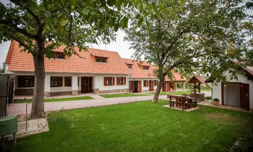 Oszter-Ház Falusi Vendégbirtok Kékkút