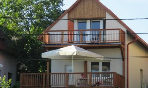 Laura Apartmanház Révfülöp