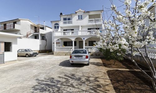 Apartments Mime Pirovac