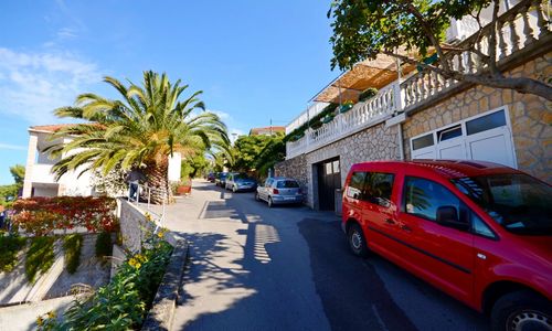 Apartments Jakov Jelsa