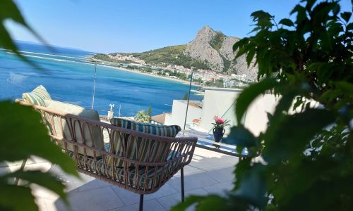 Apartment Sreta Omis