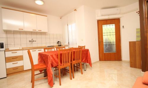 Apartmanok Parkolóhellyel Fazana - 7153 Fažana