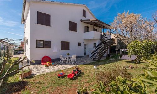 Apartmanok Parkolóhellyel Novigrad - 2536