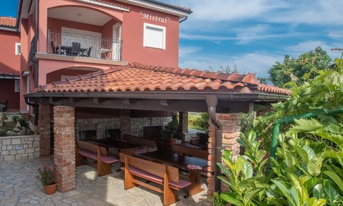  Apartments Mistral Lopar