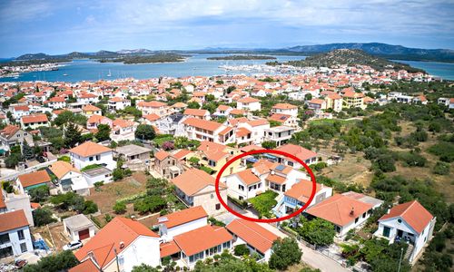 Apartmanok Parkolóhellyel Murter - 5088