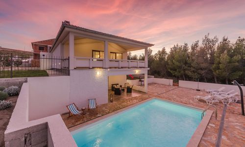 Villa More with pool and garden Rovanjska