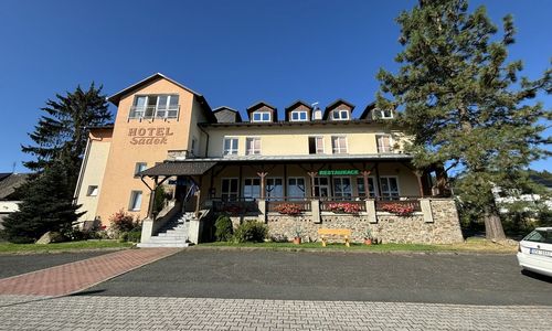 Hotel Sádek Díly