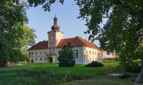 Penzion Zámek Lešany