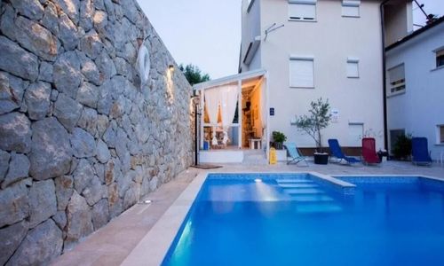 Apartmani Švob s Bazenom Novi Vinodolski