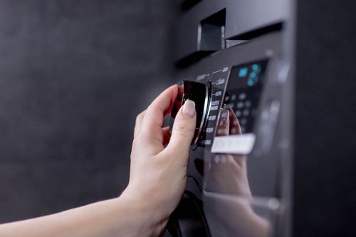   Prawnie 30 zamiast w 60 stopniach wykorzystuje 40 proc. mniej energii na cykl. Takie rozwiązanie polubi portfel, polubią też ubrania.