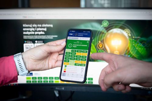 Energetyczny Kompas jest autorskim narzędziem Polskich Sieci Elektroenergetycznych, które wspiera bezpieczną pracę krajowego systemu elektroenergetycznego.  