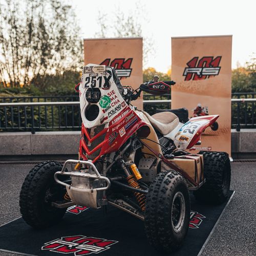 W styczniu 2015 roku Rafał Sonik wygrał 36. edycję Rajdu Dakar, dosiadając odpowiednio zmodyfikowaną Yamahę Raptor 700. Do napędu quada służy 2-cylindrowy silnik przeszczepiony z motocykla Yamaha TDM 900.