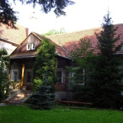 Szkolne Schronisko Młodzieżowe/ Łazy