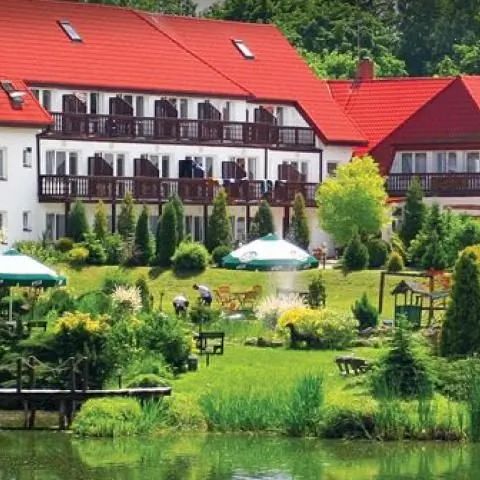 Ośrodek Wypoczynkowo-Szkoleniowy Bartlowizna i  Karczma Bartla Goniadz