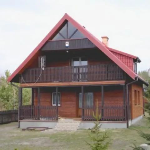 Domek z własnym pomostem nad jeziorem Marksewo