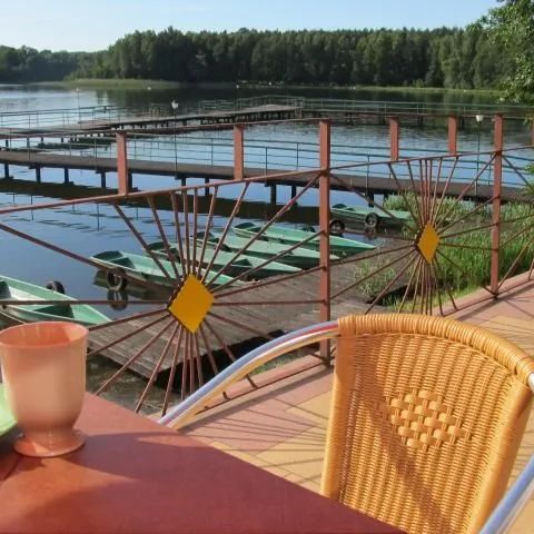 Ośrodek Wczasowy LEŚNE USTRONIE Bysław