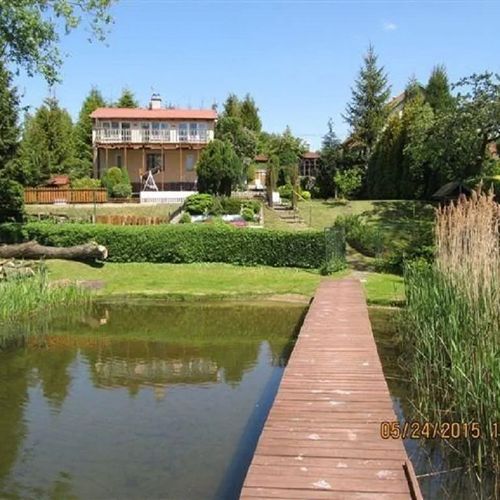 Domy bezpośrednio nad jeziorem Naterki Gietrzwałd