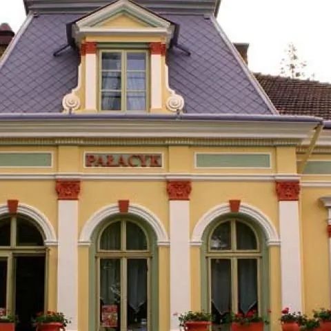 PAŁACYK - ŁAŃCUT
